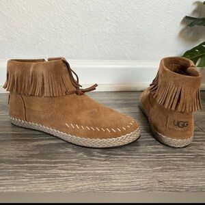 Ugg kennadi fringe moccasin boots in camel. NWT! Size 7